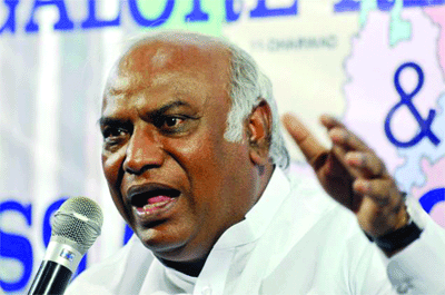 lokayukta police to probe DA case against Kharge