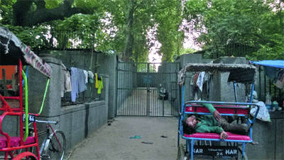 Encroachers render Parda Bagh be-parda