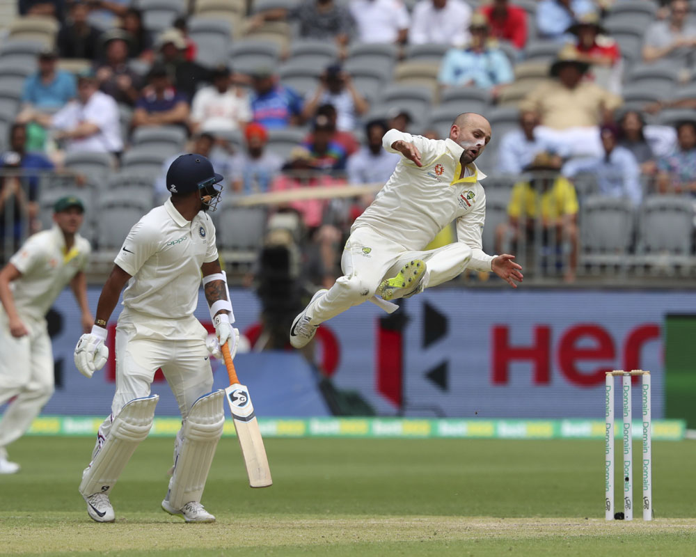 2nd Test: India lose crucial wickets on third day