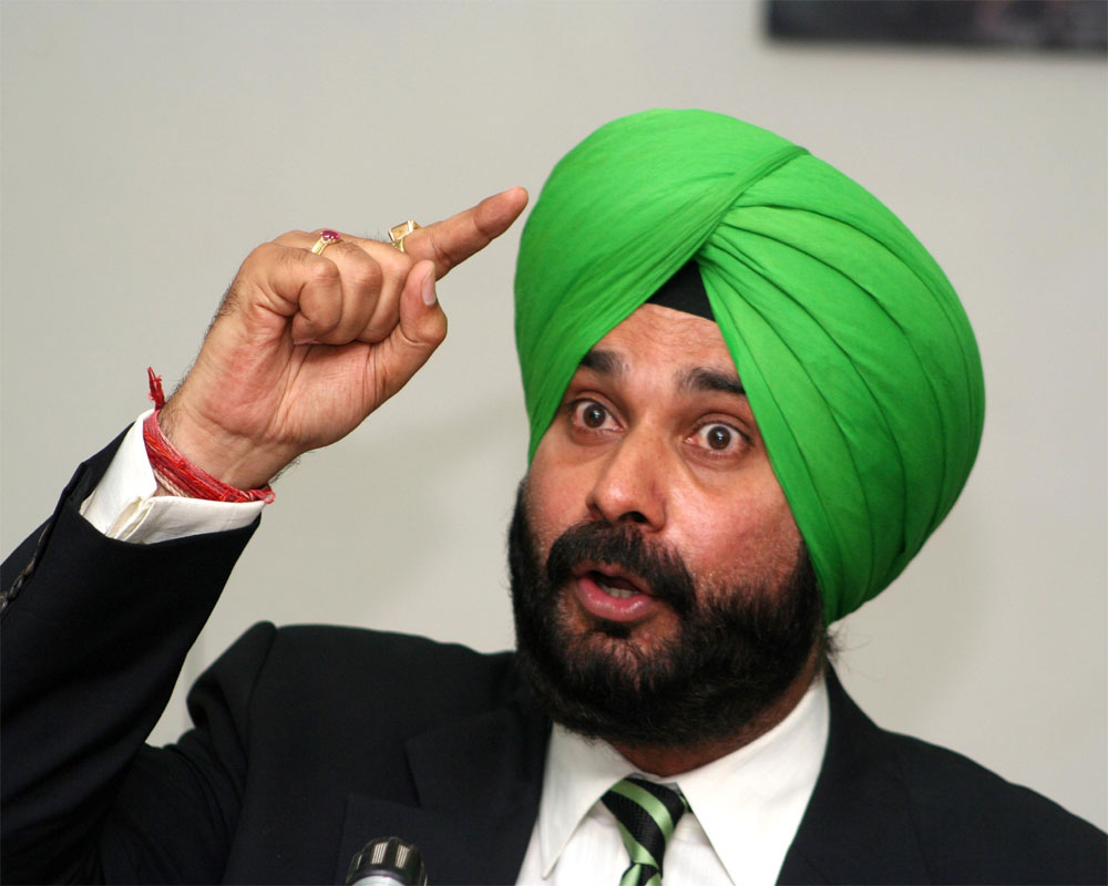 Accident should not be politicised: Sidhu; says wife attended to patients