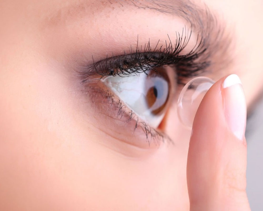 Colour-changing contact lens can monitor eye treatments