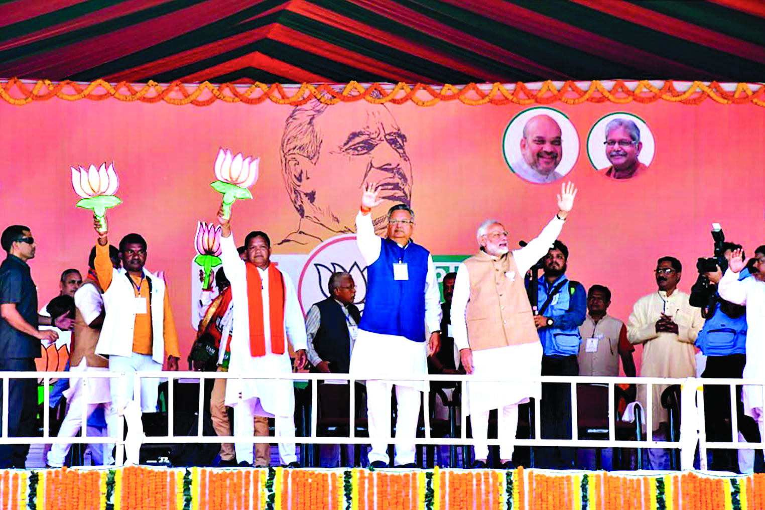 Cong backing urban Maoists: PM