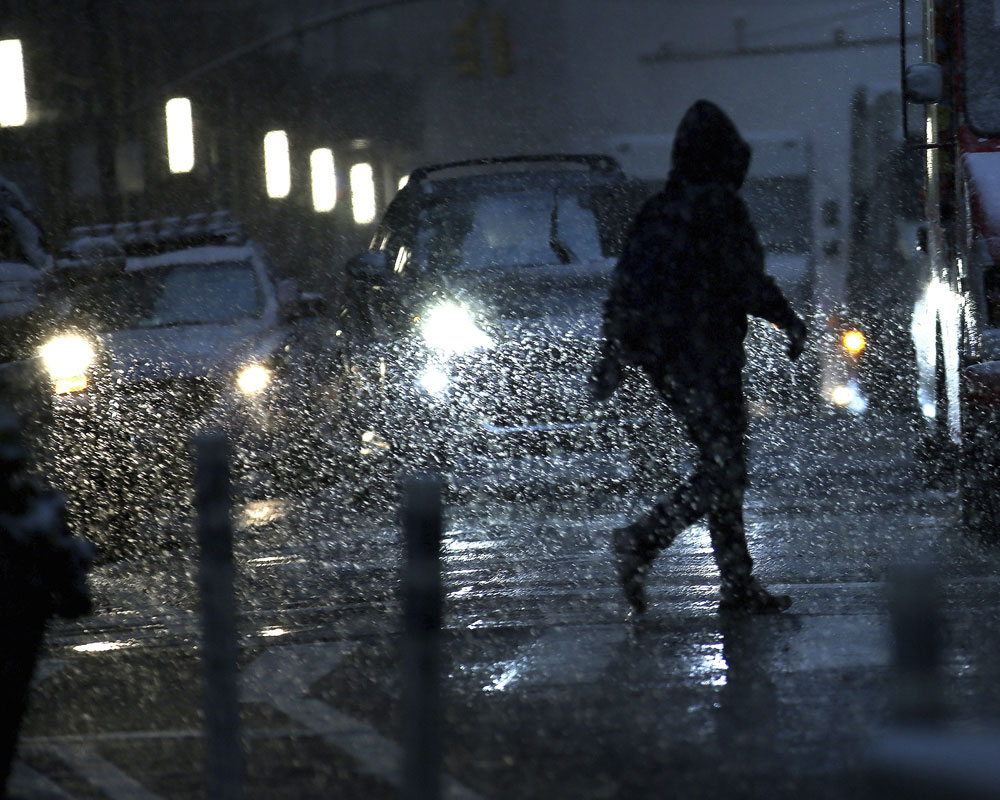 First snow in New York causes traffic disruption