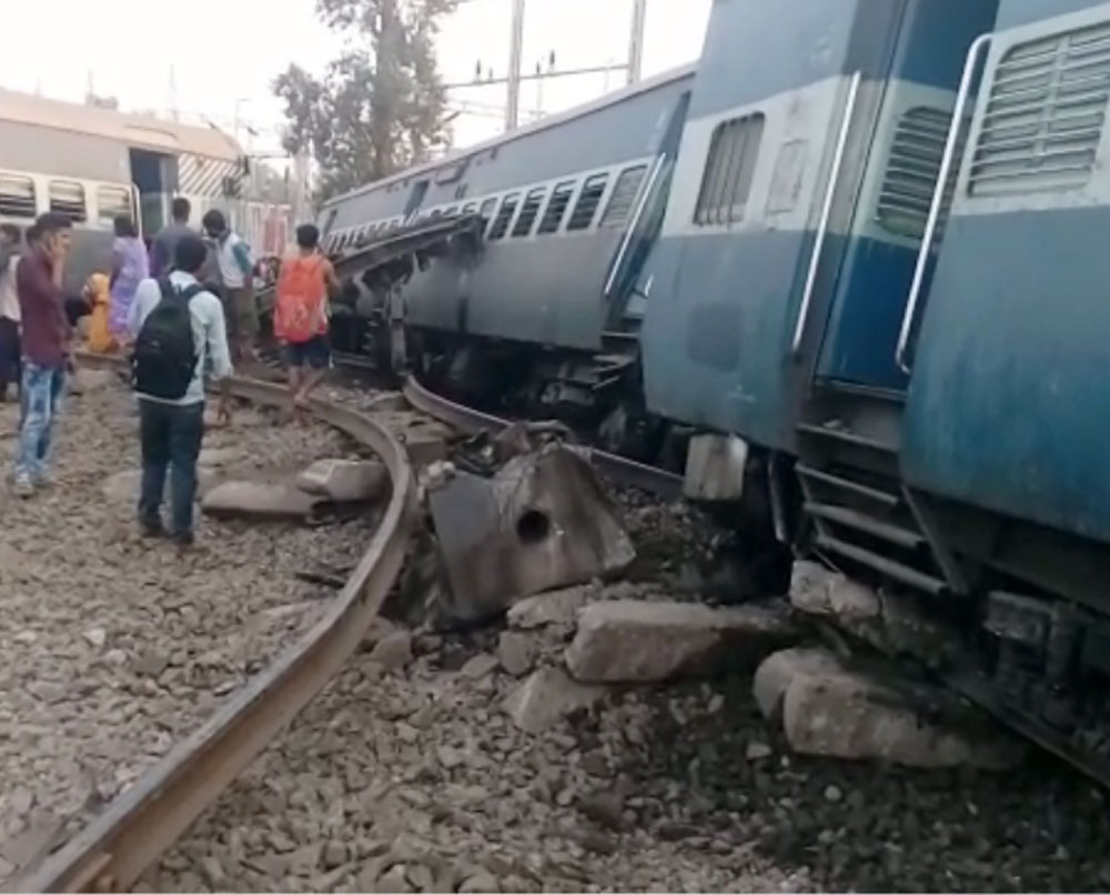 Seven killed as New Farakka Express derails near Rae Bareli in UP