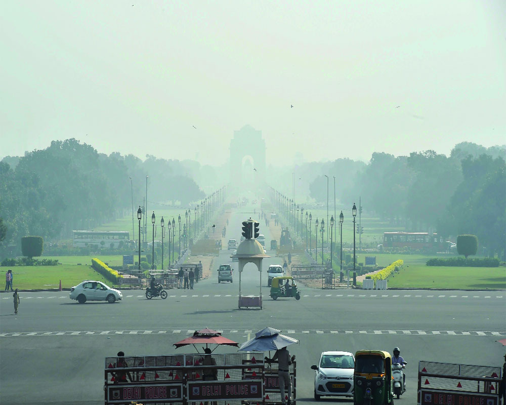 Haze engulfs Delhi, pollution shoots to severe