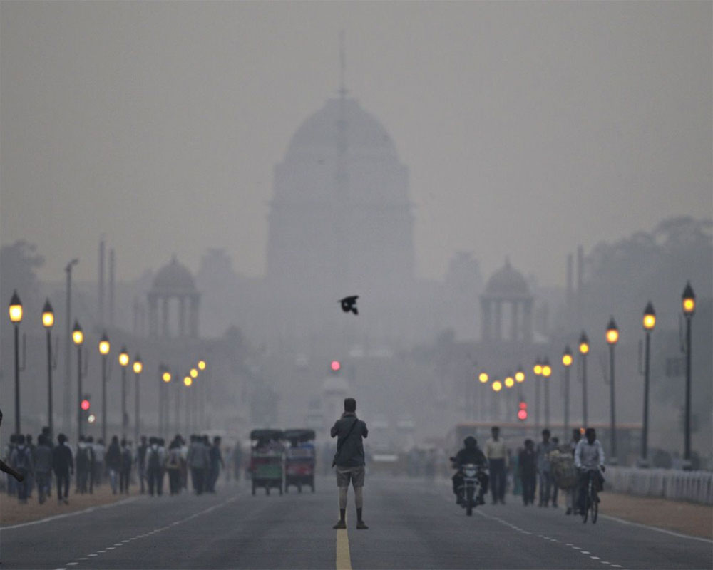 Haze engulfs Delhi as air quality worsens