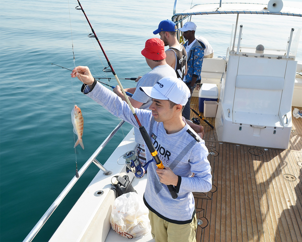 How To Select The Best Service Provider For Fishing In Dubai?