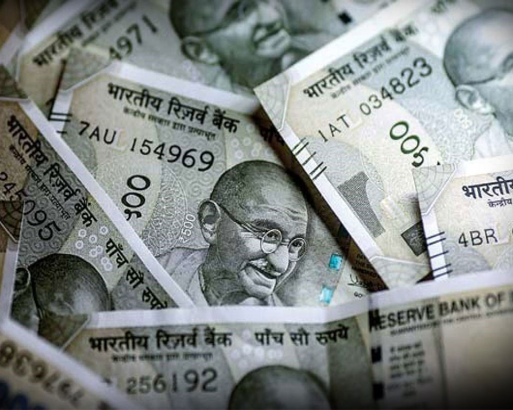 Inflationary risks depress rupee; touches new low of 72.74