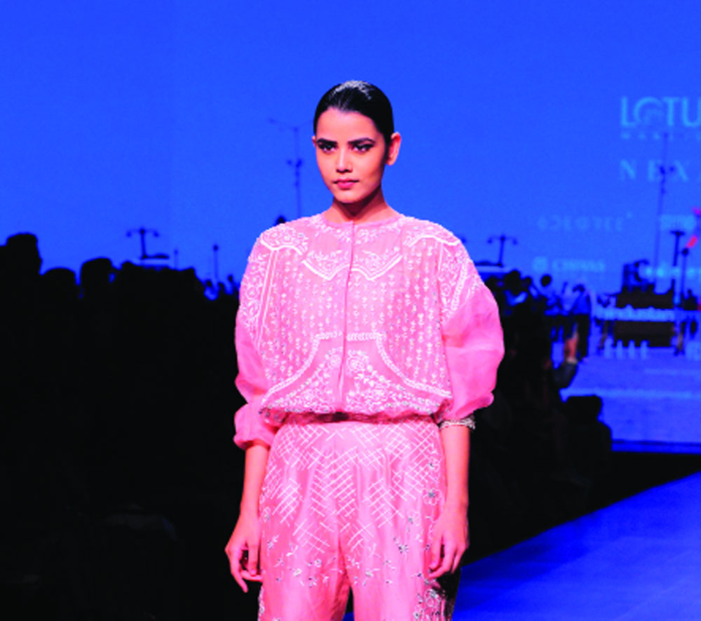 Influence,  confluence and fluidity in between