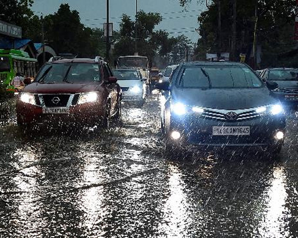 Light rains lash Delhi