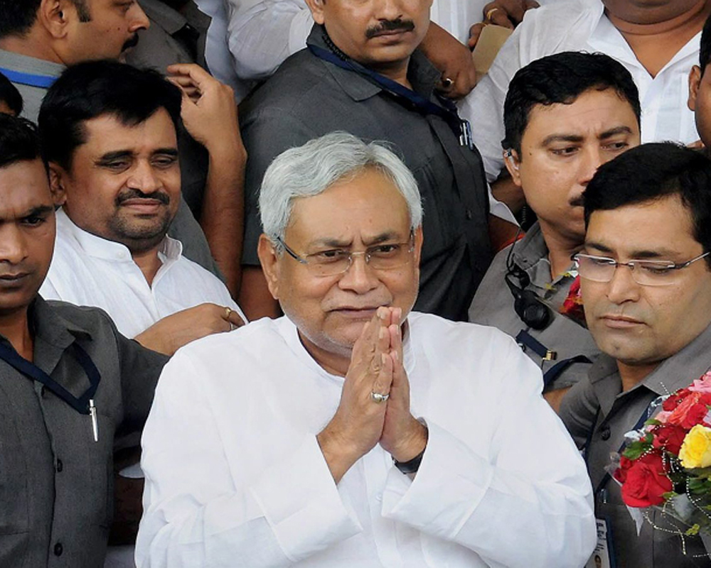 Nitish speaks with Rupani over attacks on non-Gujaratis; Bihar CS in touch with Guj counterpart