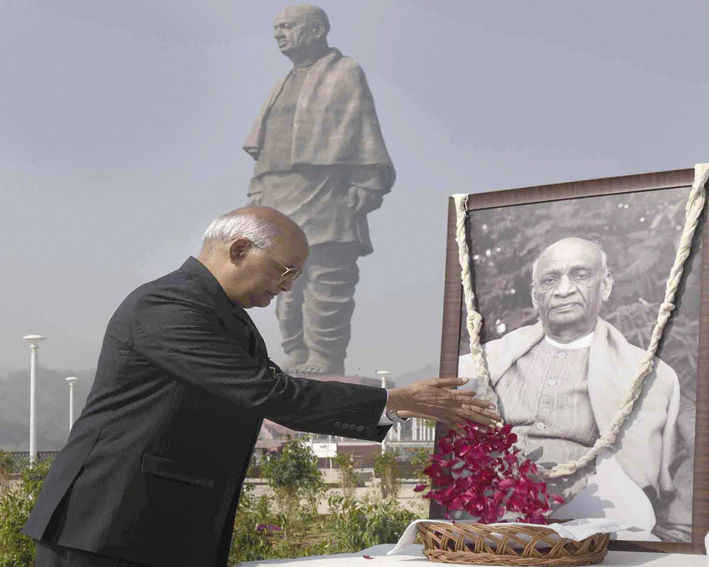 Prez visits Statue of Unity, lays foundation for railway station