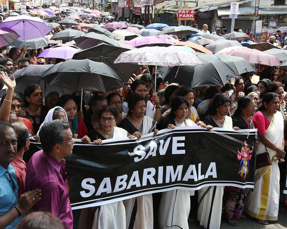 Protests near Sabarimala turn violent, 2 female journalists injured
