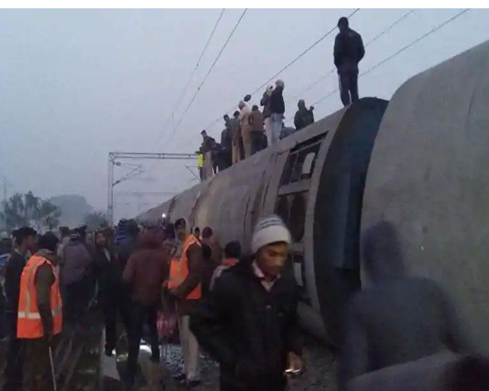 7 killed as 11 coaches of Seemanchal Express derail in Bihar