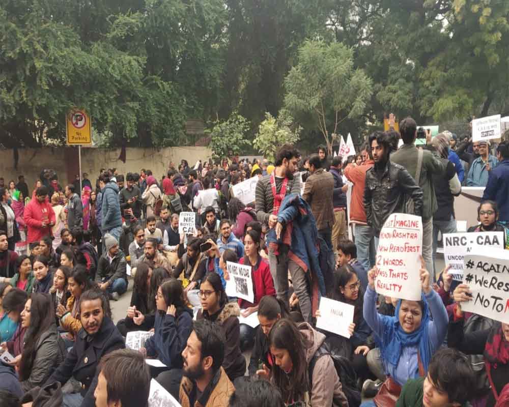 Anti-CAA protests: Protestors throng Jantar Mantar