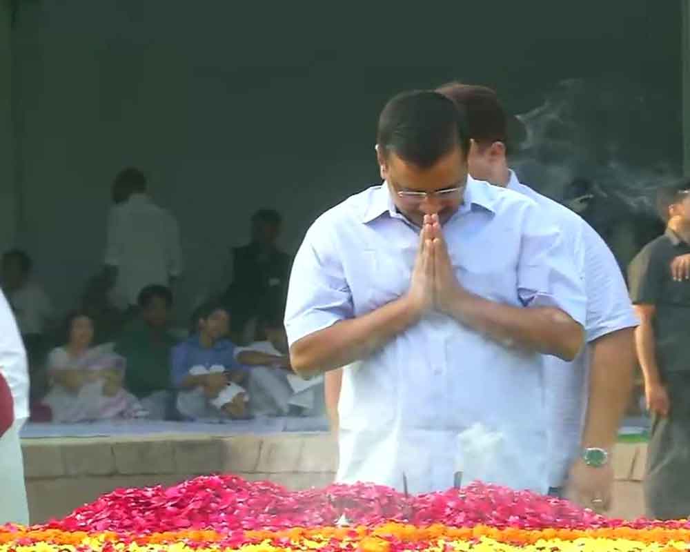 Arvind Kejriwal, Manish Sisodia pay tributes to Mahatma Gandhi and Lal Bahadur Shastri