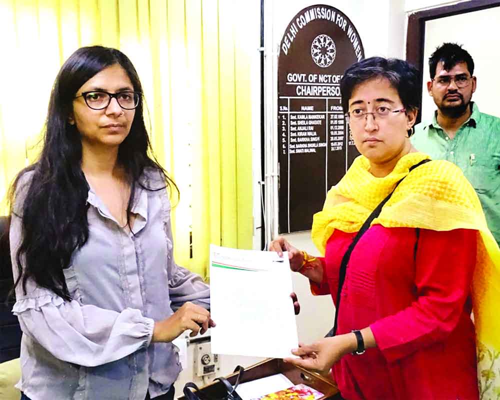 Atishi moves DCW, Gambhir vows to hang  self if charges proved