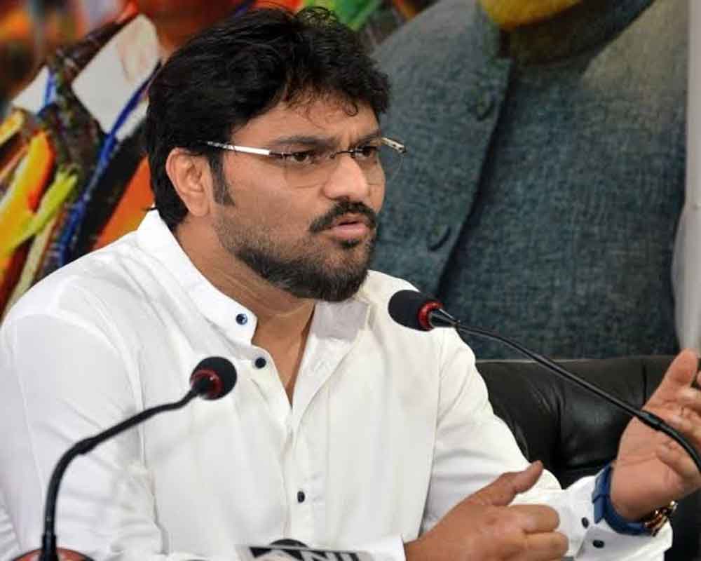 Babul Supriyo faces protest during visit to clone-hit areas