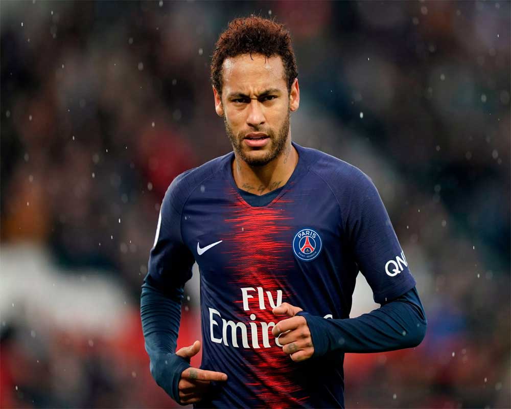Barcelona officials head to Paris for Neymar talks