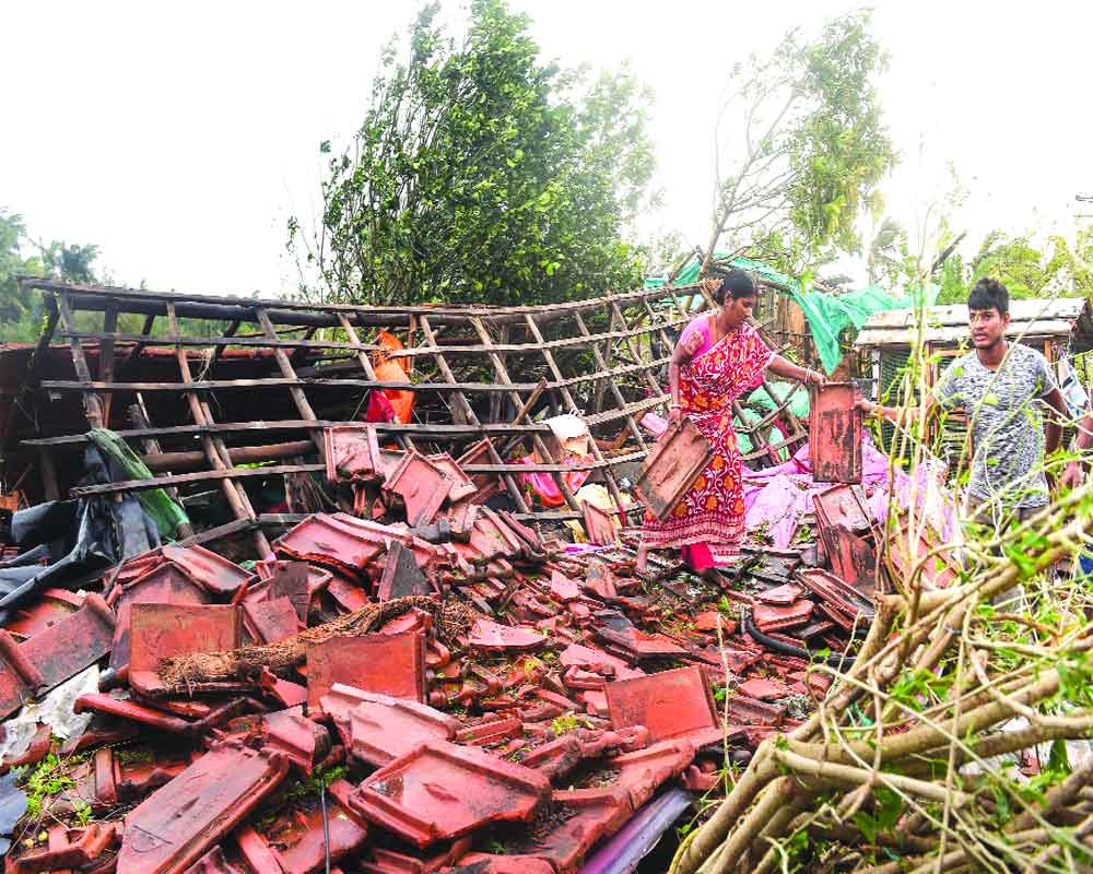 Bulbul kills 10 in Bengal, 1.8L evacuated