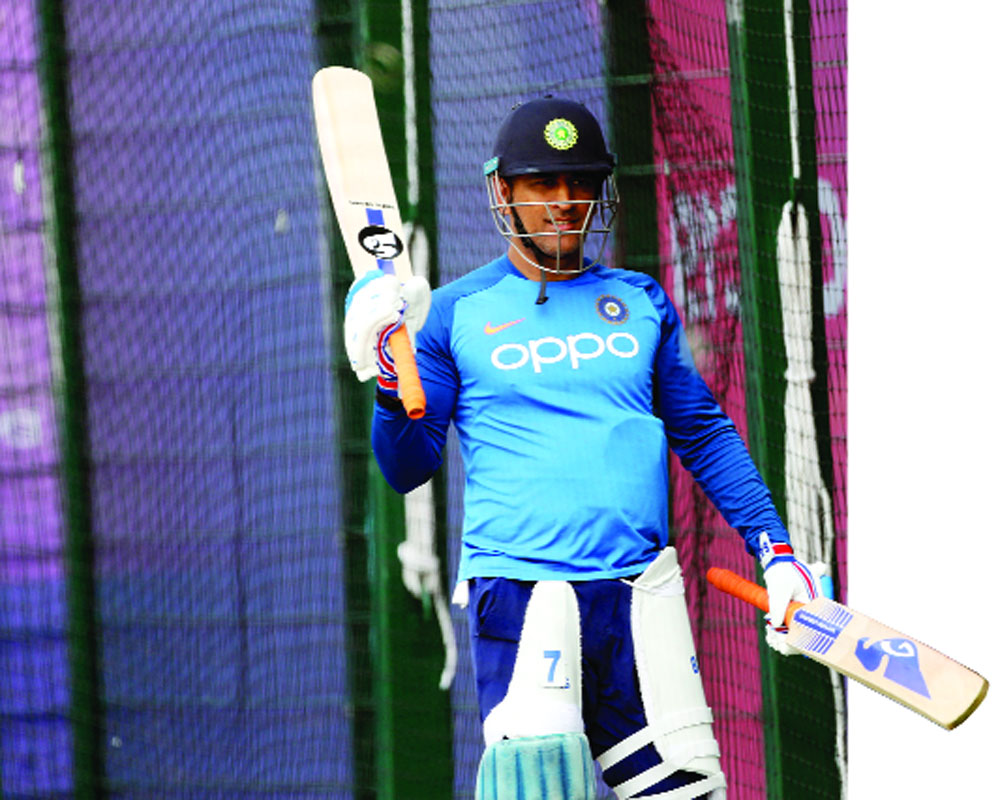 Dhoni opts out, on Army duty