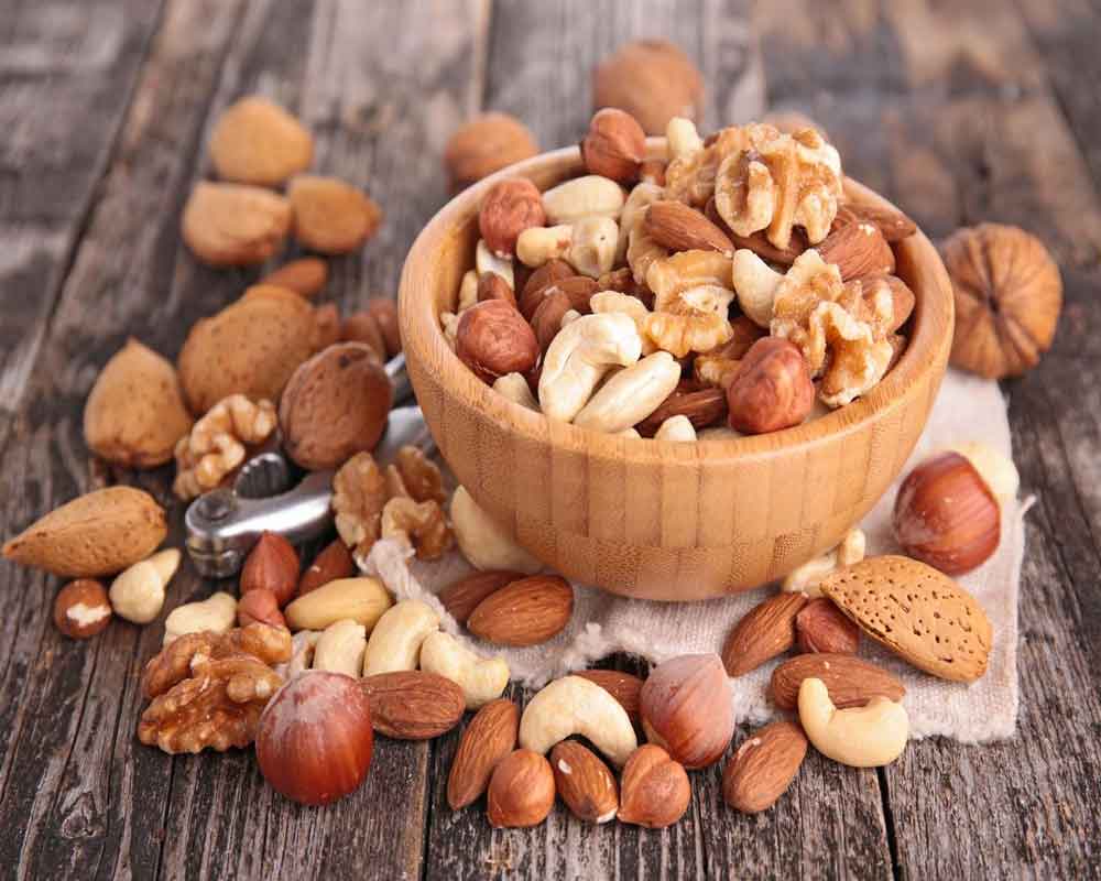 Eating nuts daily may prevent dementia: study