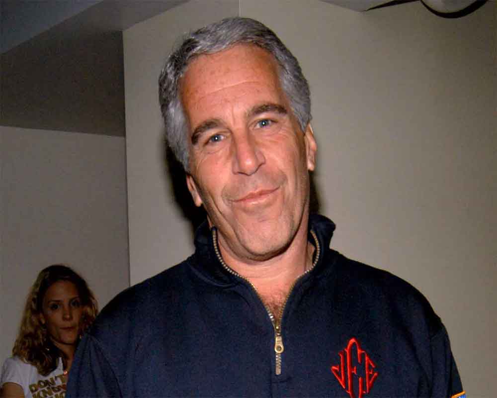Epstein death: two prison guards put on leave, warden reassigned
