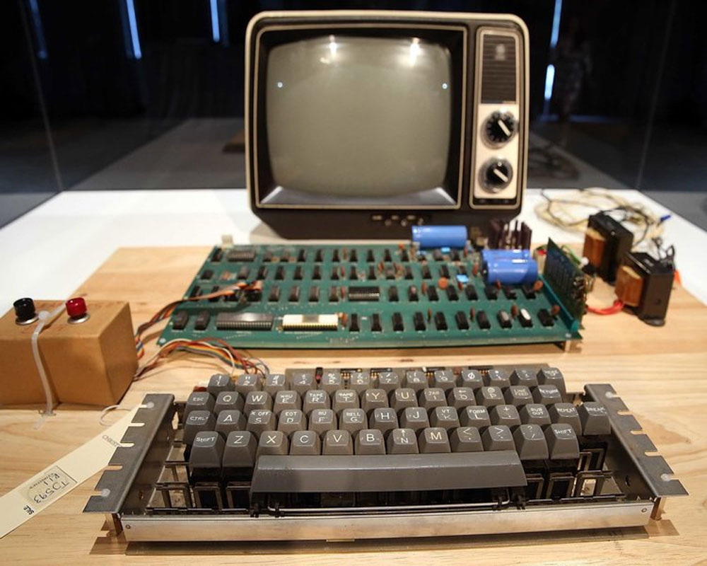 First Apple computer to be auctioned online