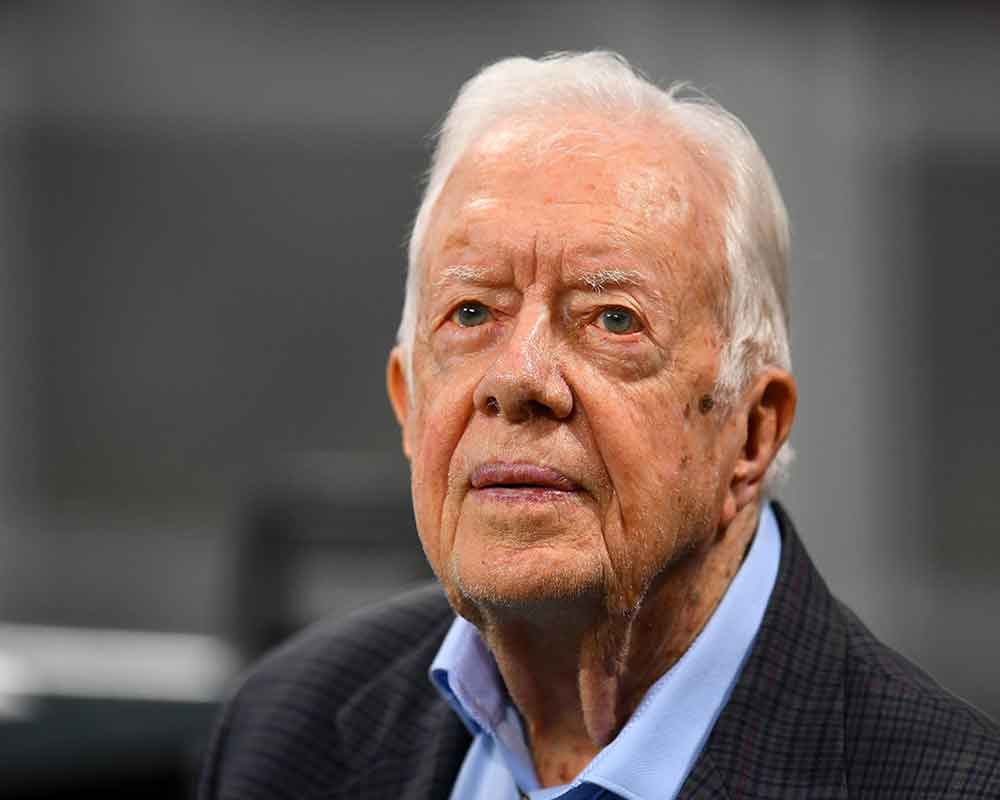 Former President Jimmy Carter receives statesmanship award