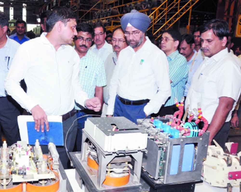 General Manager, North Raliway inspects electric loco shed