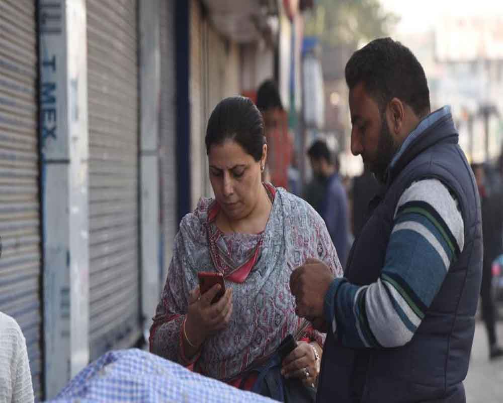 Hours after mobiles restored, SMS services blocked in Kashmir