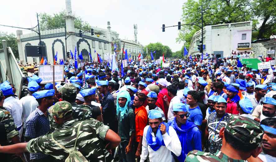 Huge stir over razing of Ravidas temple chokes Delhi, many hurt