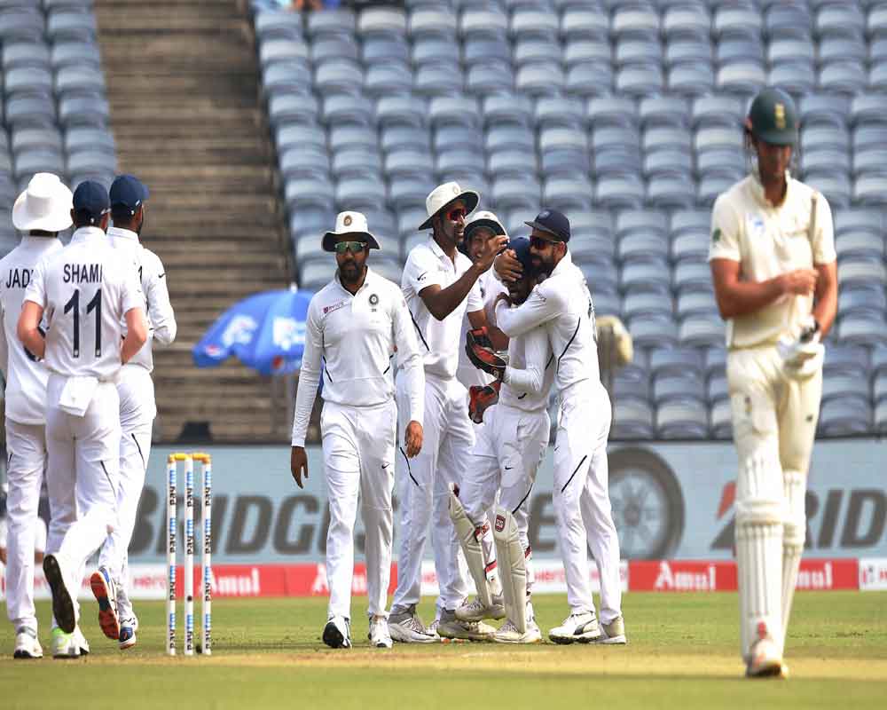 India close in on innings victory after reducing SA to 74/4 at lunch