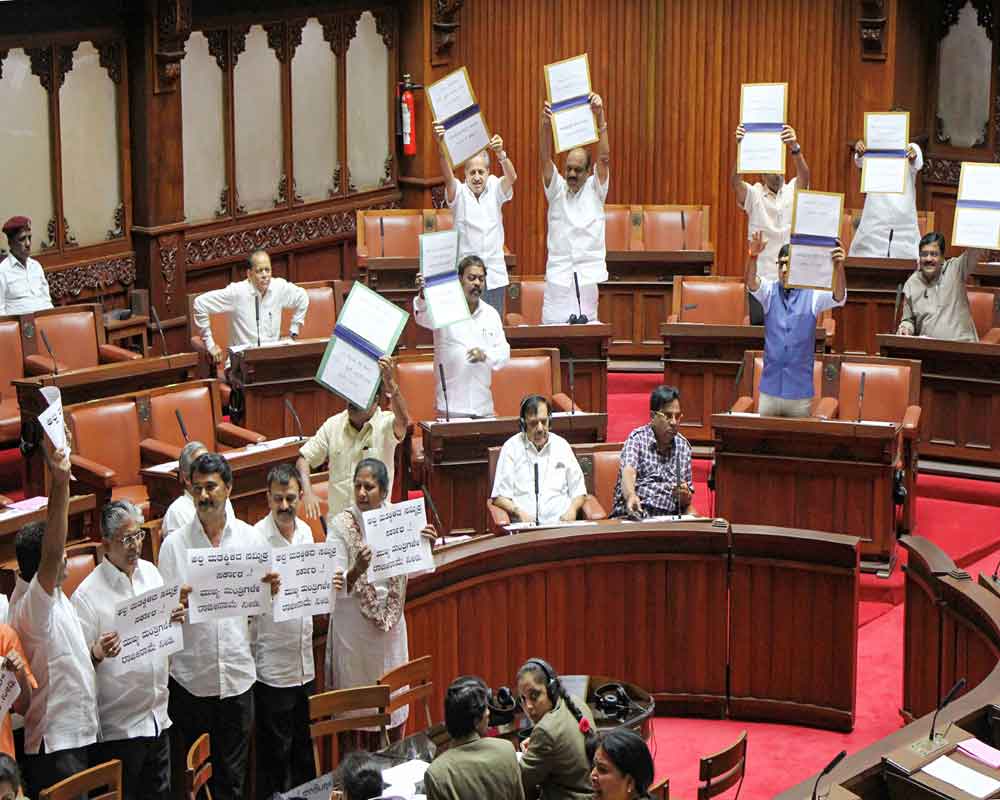 Karnataka crisis: SC says rebel MLAs not to be compelled to take part in Assembly proceedings