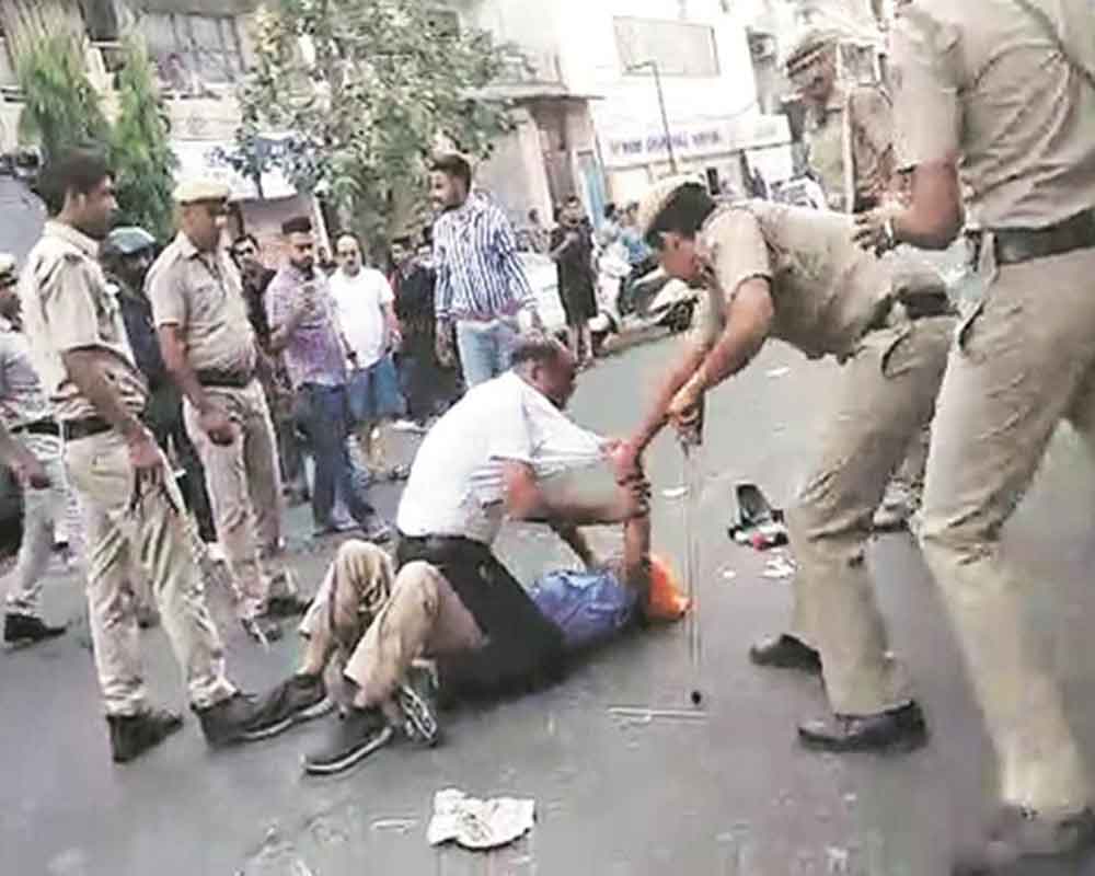Kejriwal demands probe into street fight between cops and driver  in Delhi's Mukherjee Nagar