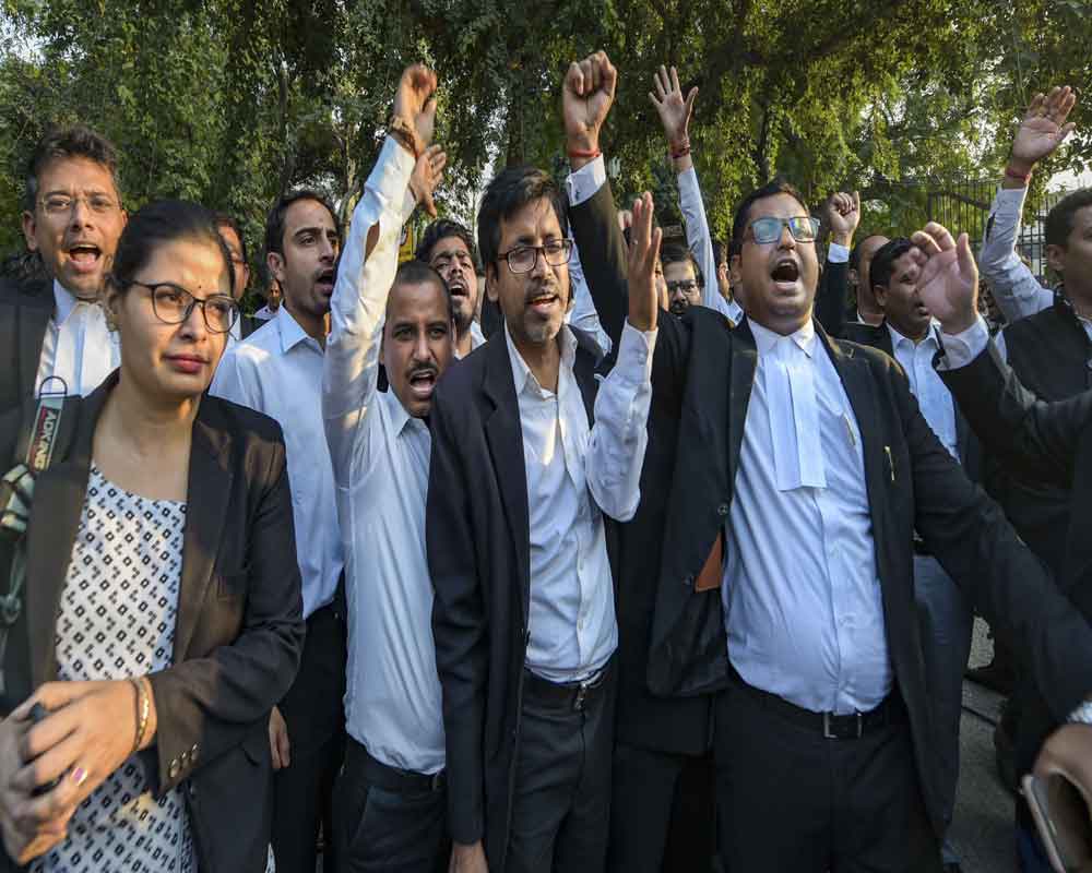 Lawyers in Delhi's district courts call off strike