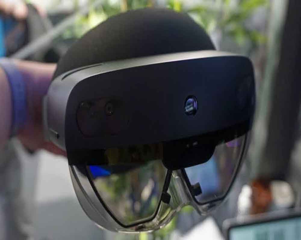 Microsoft starts shipping HoloLens 2