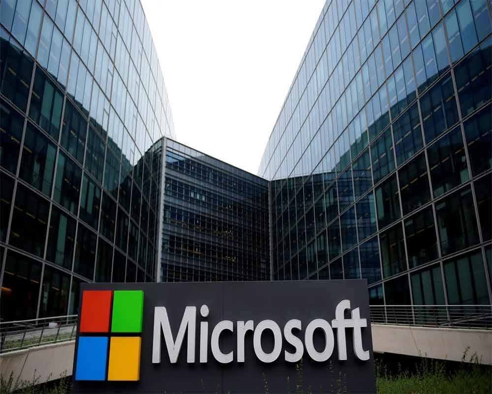 Microsoft to officially kill Windows phones