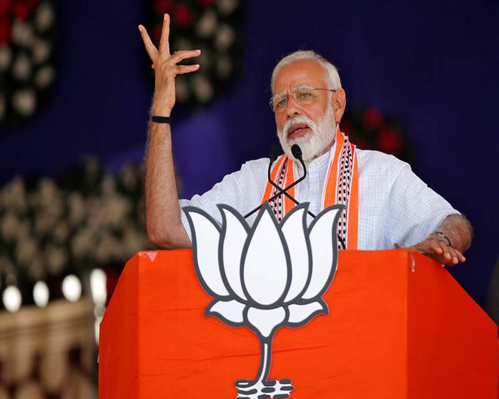 Modi attacks Cong, dares it to contest remaining phases of Polls in the name of Rajiv Gandhi