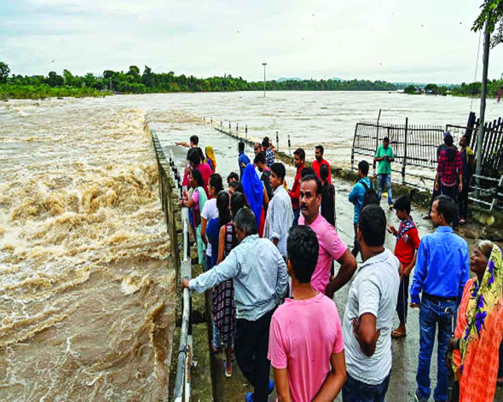 Monsoon overstays, to soak Guj, MP