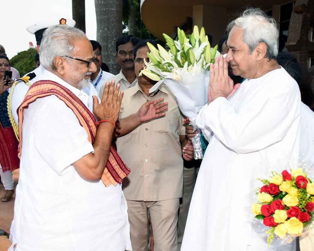 Odisha guv invites Patnaik to form govt after he stakes claim