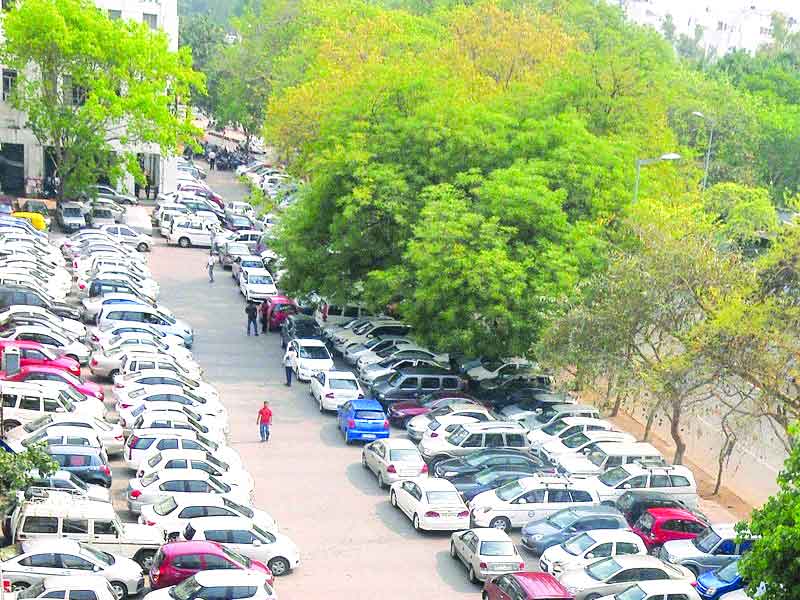 Parking fee hike will militate against car rationing: Kejriwal