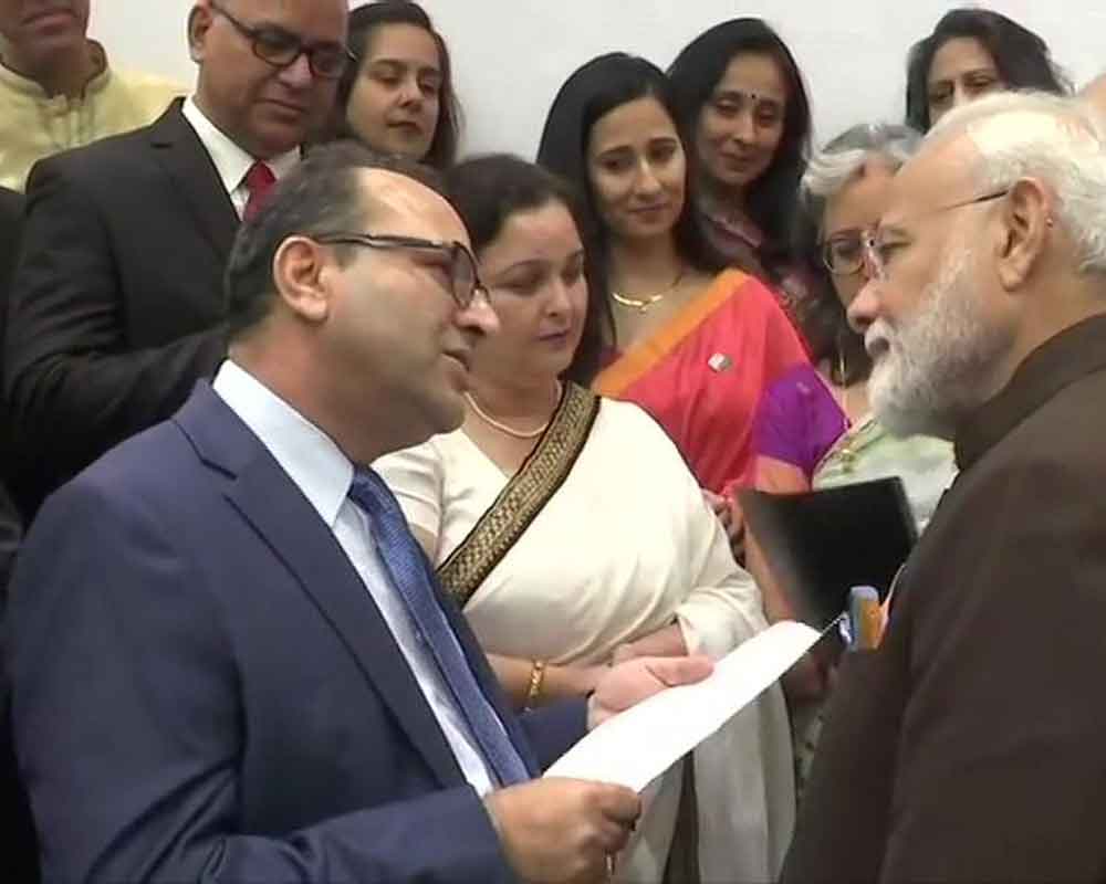 PM Modi meets Kashmiri Pandits in Houston, assures them of New Kashmir