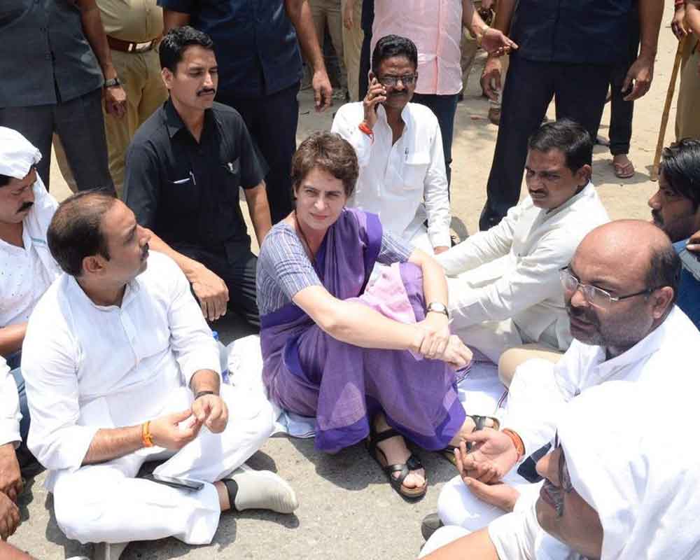 Priyanka Gandhi stopped from going to Sonbhadra to meet clash victims