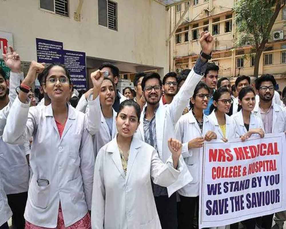 Protesting doctors turn down Mamata's invite for talks, say CM has to apologise