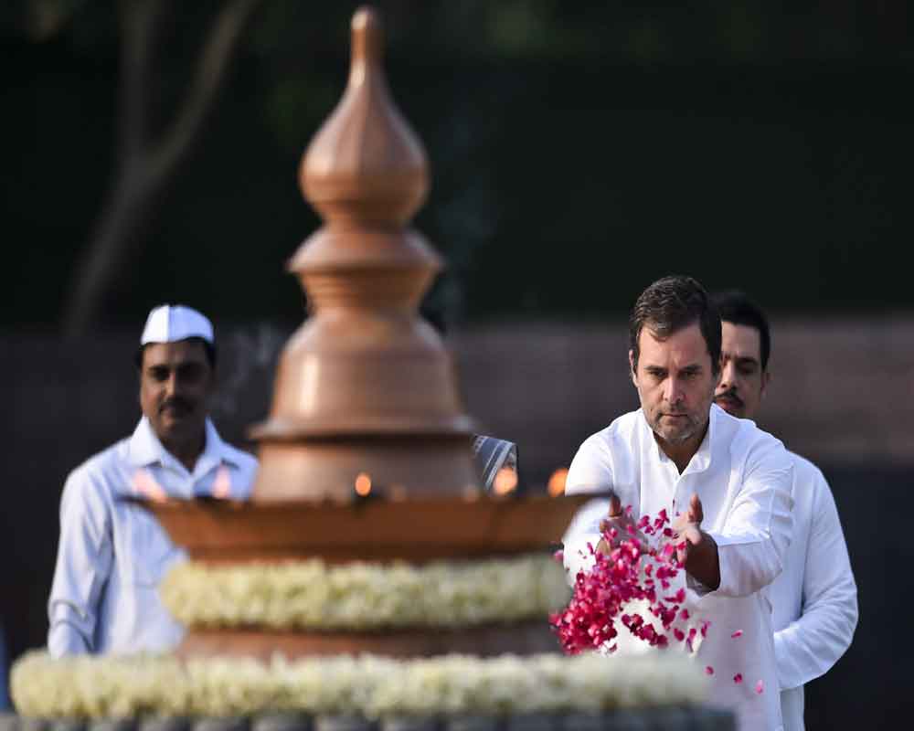 Rahul pays homage to Rajiv Gandhi at Veer Bhoomi