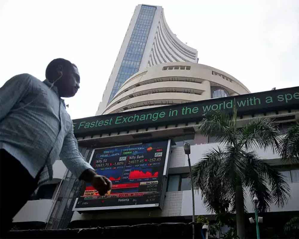 Sensex surges 279 pts; IT stocks shine