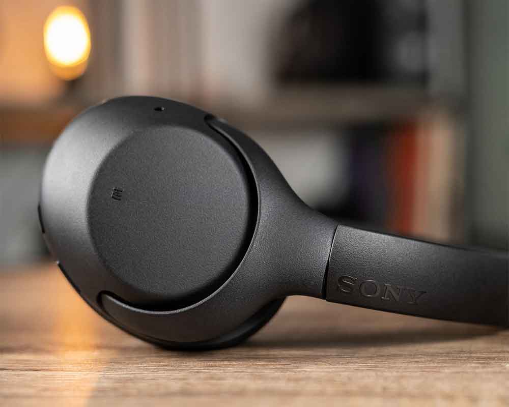 Sony launches wireless noise-cancelling headphones