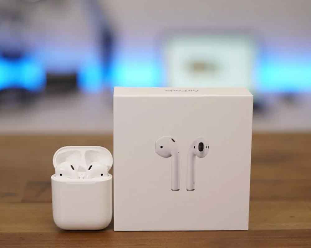 This feature in AirPods lets you eavesdrop on strangers' conversations