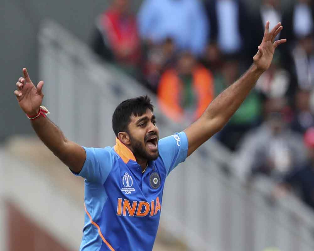Vijay Shankar suffers injury scare during net session